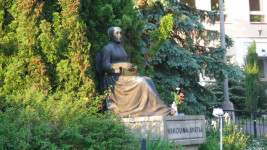 pomník Karolíny Světlé